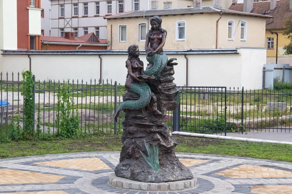 Zelenogradsk Gebiet Kaliningrad Russland September 2018 Bronzeskulptur Mit Zwei Meerjungfrauen — Stockfoto