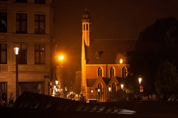 Bruselas Bélgica Septiembre 2014 Vista Nocturna Iglesia Católica Romana Santa — Foto de Stock