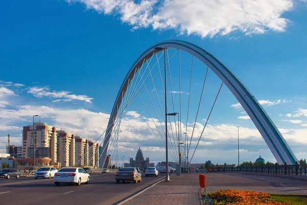 Astana Kazahsztán Július 2017 Cityscape Közúti Modern Hídon Ishim Folyó — Stock Fotó