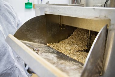 Smokehouse et tesisi ahşap yongaları.