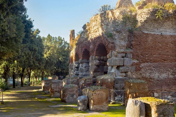 Ruinerna av den flaviska amfiteatern i Pozzuoli. — Stockfoto