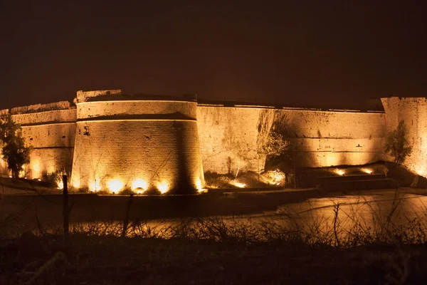 Nacht uitzicht op het kasteel van Kyrenia in Noord-Cyprus. — Stockfoto