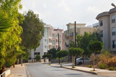 Yeni Merkezi Girne içinde (Girne bina ile konut çevrenin görünümü).
