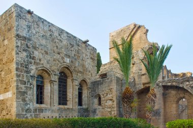 Kuzey Kıbrıs Bellapais Manastırı kalıntıları. 