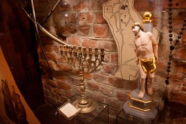 Kutsal Sanat Müzesi 'nde eski Menorah (Trakai tarihi Müzesi 'nin bir parçası