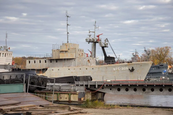 古いみすぼらしいロシアのマインスイーパ Uts-306。それはレニングラードで1953年に建てられました。2018年に艦隊から退役. — ストック写真