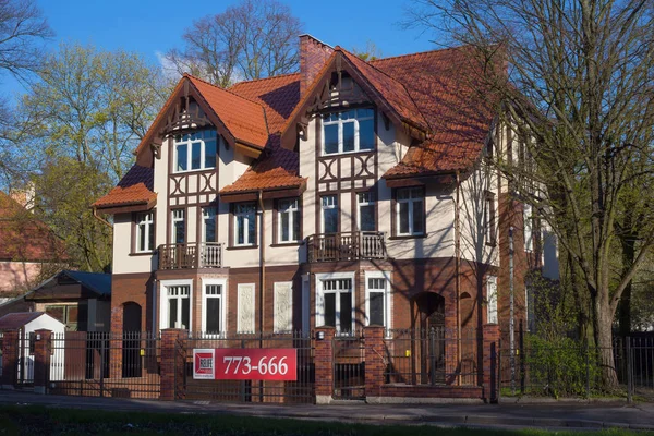 Typisch gebouw in historisch deel van Kaliningrad. Vóór 1945 is was Duits stad Konigsberg — Stockfoto