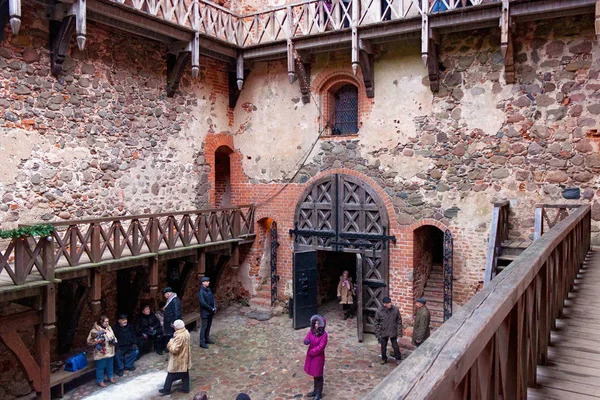 Pátio interno do Castelo da Ilha Trakai. A construção foi iniciada no século XIV por Kestutis — Fotografia de Stock