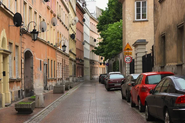 Вид на історичні будівлі в старій частині Варшави (столиця і найбільше місто Польщі). — стокове фото
