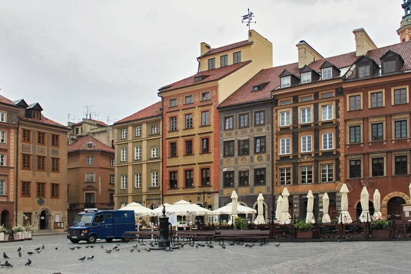 Blick auf den Marktplatz der Warschauer Altstadt (rynek starego miasta)). — Stockfoto