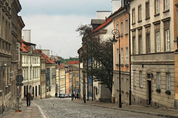 Vista de los edificios históricos en la parte antigua (Nowe Miasto) de Varsovia (capital de Polonia ). — Foto de Stock