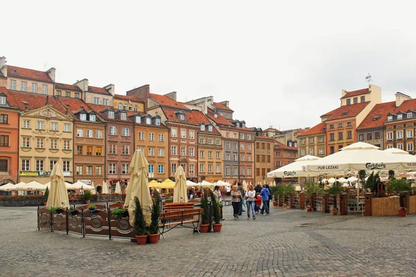 Mening van de oude de marktplaats van Warshau (Rynek Starego miasta). — Stockfoto
