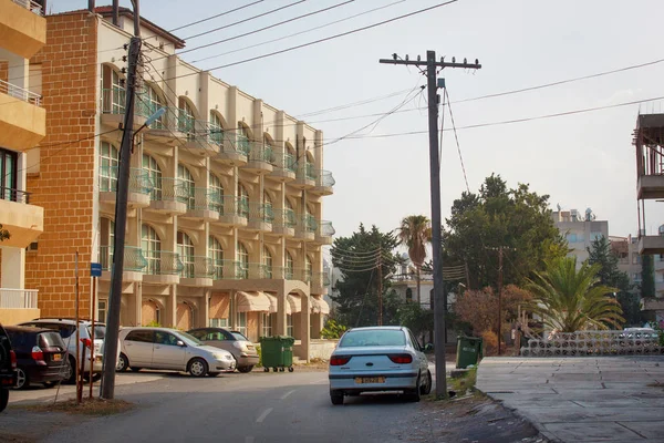 Vista de la zona residencial con nuevos edificios en el centro de Kyrenia (Girne) ciudad en el norte de Chipre . —  Fotos de Stock