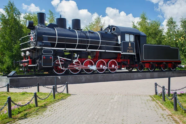 Sovjet retro stoomlocomotief van de 4161 in Astana. Gebouwd op de Nohab plant (Zweden) in 1922. — Stockfoto