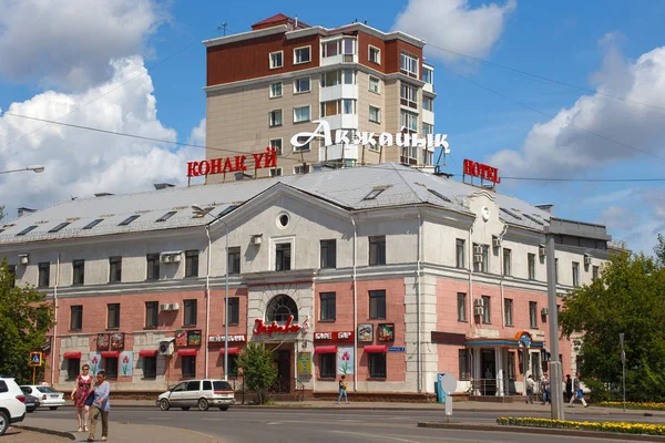 Jedna ze starých historických budov uprostřed města Astana. — Stock fotografie