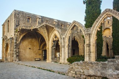 Kuzey Kıbrıs Bellapais Manastırı kalıntıları. 