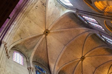Notre-Dame de Paris kilisesinde eski tavan.