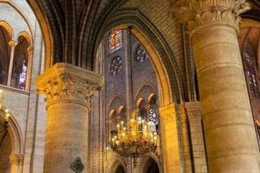 Notre-Dame de Paris kilisesinde eski tavan.