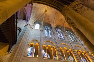 Notre-Dame de Paris kilisesinde eski tavan.