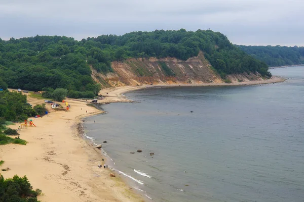 View of the cliffs, sandy beach and a beautiful cove — Stock Photo, Image