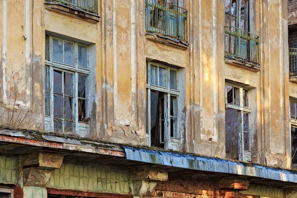 Detalle del antiguo edificio histórico abandonado — Foto de Stock