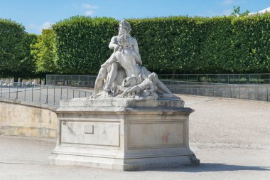 Mermer heykel Seine ve Marne görünümü