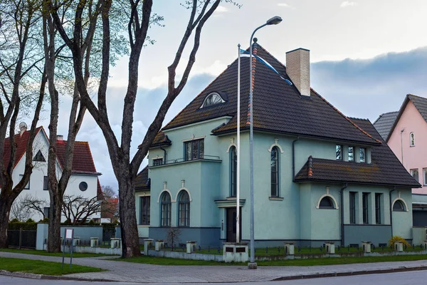 パルヌの歴史的中心部にある古い住宅の建物の眺め — ストック写真