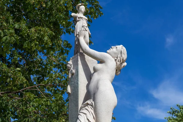 Escultura de mármol Cassandra bajo la protección de Palas (1877 ) — Foto de Stock