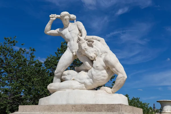 Vista de la escultura de mármol Teseo y el Minotauro — Foto de Stock