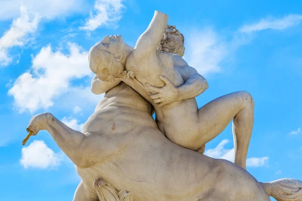 Vista de la escultura de mármol Nessus y Deianira (1892 ) — Foto de Stock