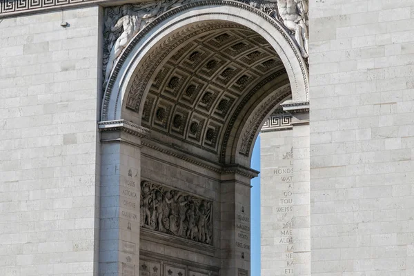 Coffer techo del famoso Arco del Triunfo en París, Francia . — Foto de Stock