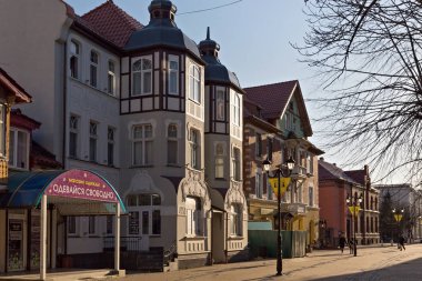 Baltık Denizi kıyısında ünlü tatil Zelenogradsk (eski Adıyla Cranz) Kurortnyy prospekt üzerinde eski tarihi Alman binaları.