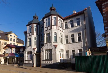 Ünlü tatil Zelenogradsk Kurortnyy prospekt üzerinde eski tarihi Alman binası