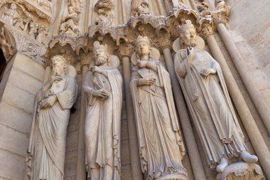 Notre-Dame de Paris cephesinin parçası. 