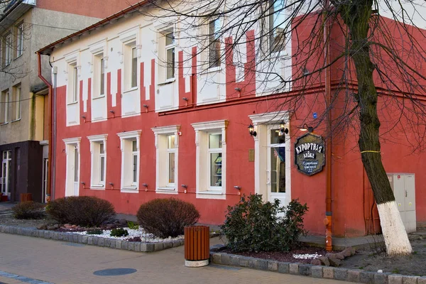 Παλιό ιστορικό γερμανικό κτίριο στο Kurortnyy Prospekt στο διάσημο θέρετρο Zelenogradsk (παλαιότερα γνωστό ως Κράνζ) στις ακτές της Βαλτικής θάλασσας. — Φωτογραφία Αρχείου