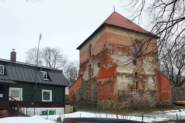 Castelo da Península de Trakai. Ele está localizado em uma península entre o sul do Lago Galve e Lago Luka . — Fotografia de Stock