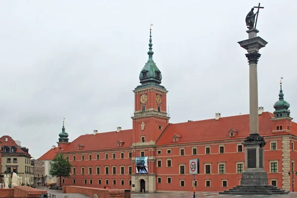 Pohled na královský hrad ve Varšavě Je Zámecká rezidence, která dříve sloužila po staletí jako oficiální sídlo polského panovníku. — Stock fotografie