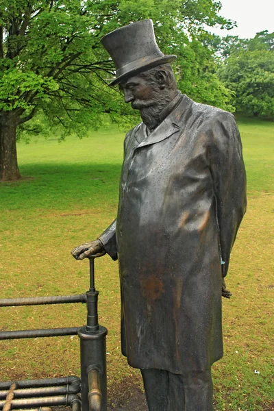 Skulptur von Sir William Heerlein Lindley im Stadtpark. — Stockfoto