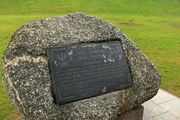 Piedra conmemorativa al general Stanislaw Maczek . —  Fotos de Stock