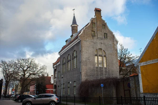 Parnu Belediye Binası binasının görünümü (1839'dan beri), Estonya. — Stok fotoğraf
