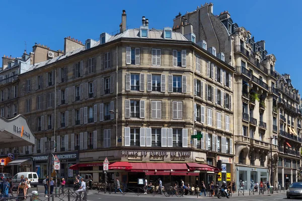 Edifícios históricos antigos na rua Rue Des Archives na parte central de Paris . — Fotografia de Stock