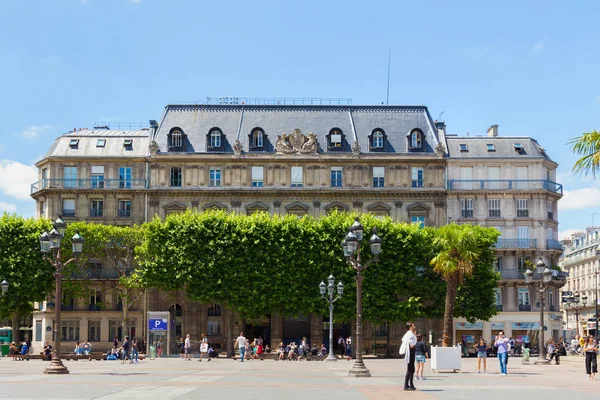 Antiguos edificios históricos en la Place de l 'Hotel de Ville (Plaza del Ayuntamiento, o, antes de 1802, la Place de Greve ) — Foto de Stock