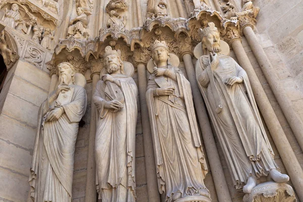 Fragment elewacji katedry Notre-Dame de Paris. — Zdjęcie stockowe