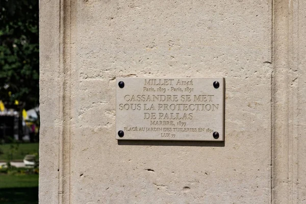 Placa de identificação no pedestal da escultura de mármore Cassandra sob a proteção de Pallas — Fotografia de Stock