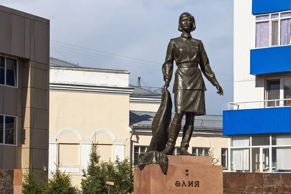 Escultura de la Aliya Moldagulova . —  Fotos de Stock