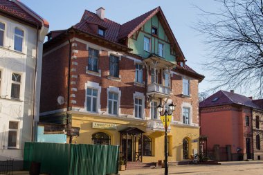 Baltık Denizi kıyısında ünlü tatil Zelenogradsk (eski Adıyla Cranz) Kurortnyy prospekt üzerinde eski tarihi Alman binası.
