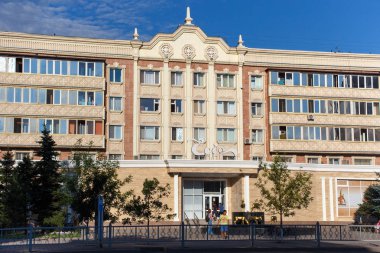 Astana merkezi şehrin oryantal Türk motifleri ile Dekoratif Cephe ile tipik eski bina. 