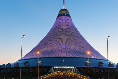 Ünlü modern alışveriş merkezinin görünümü 