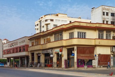 MEKNES, FOCCO - Haziran 01, 2017: Meknes merkezindeki eski binalar. Meknes, Fas 'ın dört imparatorluk şehrinden biridir ve krallıktaki altıncı büyük nüfus şehridir..