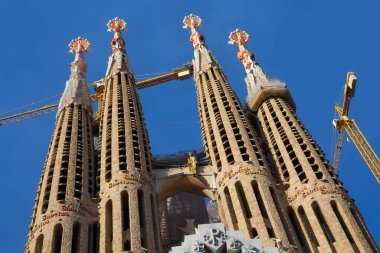 BARCELONA, SPAIN - 15 Mayıs 2017: Tamamlanmamış Roma Katolik Bazilikası (UNESCO Dünya Mirası 'nın bir parçası). Mimar Antoni Gaudi tarafından tasarlandı..